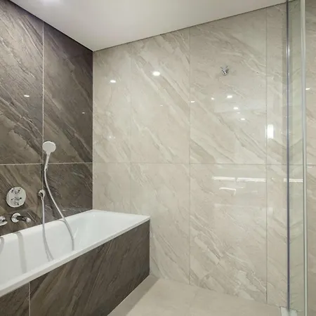 Doubletree By Hilton Centre Otel