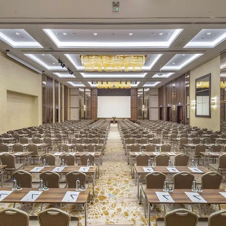 Doubletree By Hilton Centre Hotel