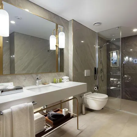 Doubletree By Hilton Centre 5*