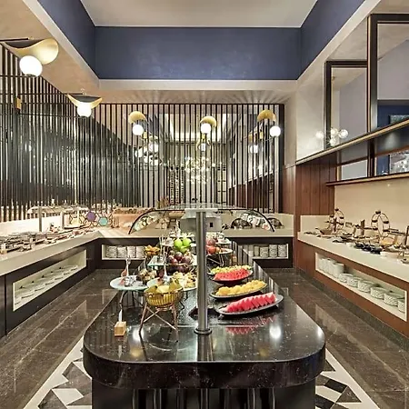 Doubletree By Hilton Centre Hotel