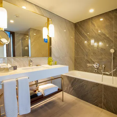 Doubletree By Hilton Centre מלון