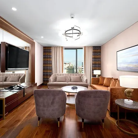 Doubletree By Hilton Centre מלון