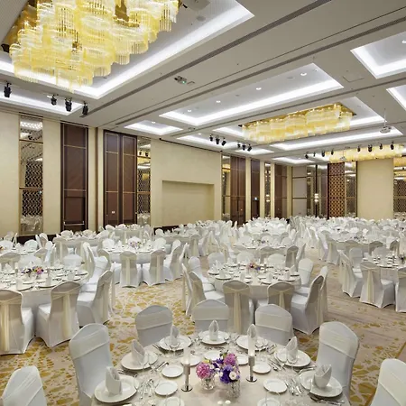 Отель Doubletree By Hilton Centre Анталья